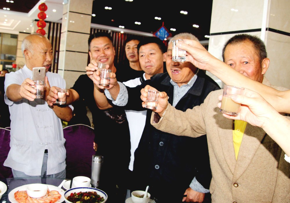 中国纪录|湖北孝昌关王社区亲切慰问社区全体在职教师离退休教师