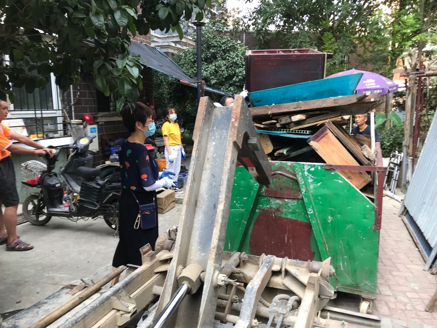 中国纪录|《中国纪录》直击——武汉燕归园小区居民给社区书记点赞