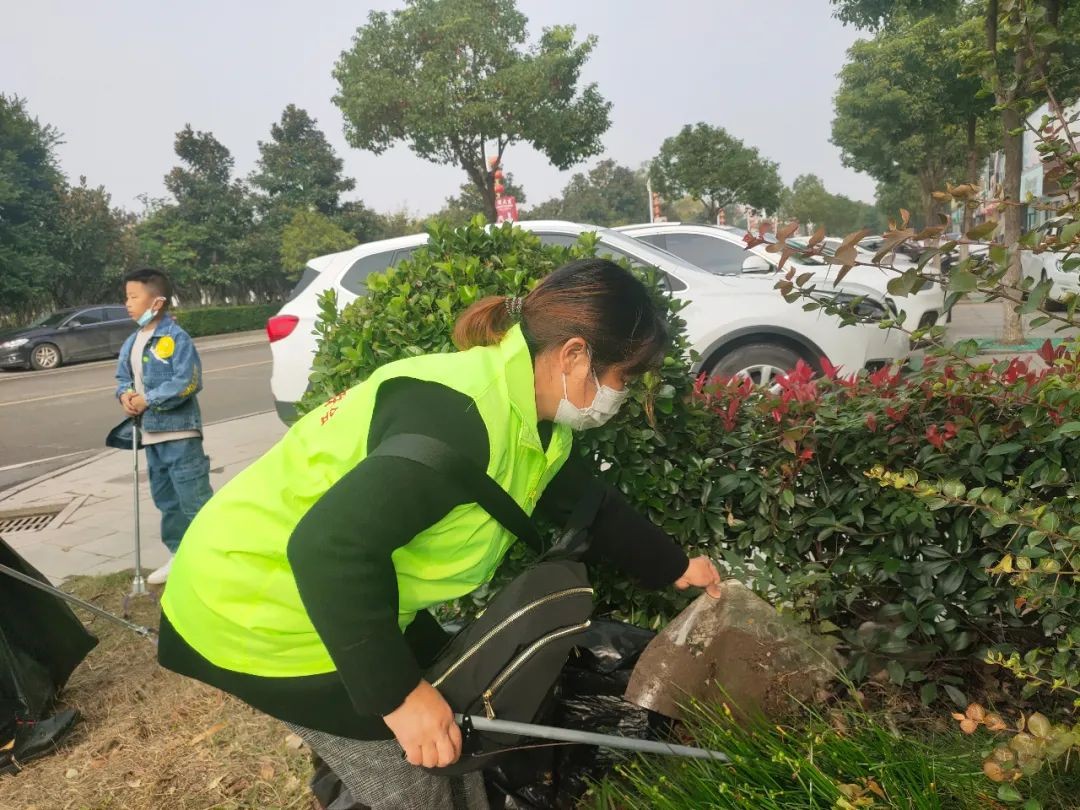 全国扶贫日|全国扶贫日，湖北孝昌花园广场出现一群绿衣使者，他们为何而来