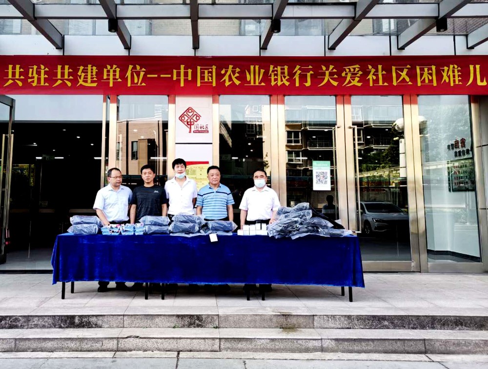 中国纪录|“点燃希望之光”农行湖北孝昌支行关爱桃源社区贫困孩子