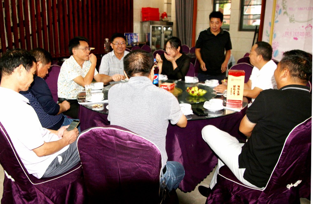 中国纪录|湖北孝昌关王社区亲切慰问社区全体在职教师离退休教师