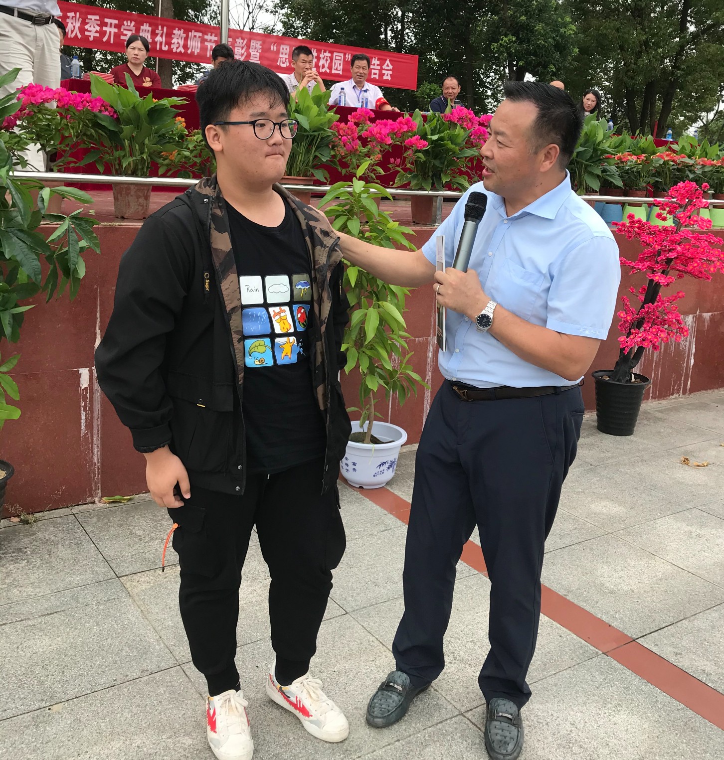 荆楚|思政课上，“荆楚楷模”魏剑英勉励学生：人生每天都是新起点