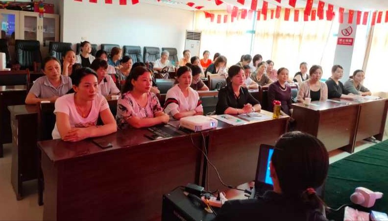 阳新|湖北阳新莲花池社区举办县妇联“有爱无艾 益心为她”专题宣讲