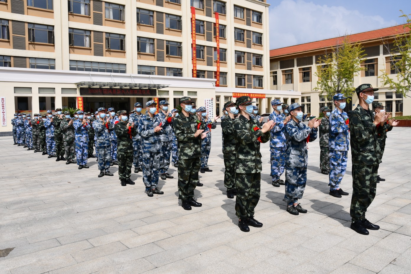 中国纪录|“利剑出鞘·新兵启程”：湖北团风首批20名新兵奔赴军营