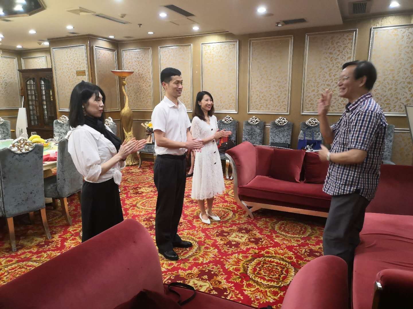 3|著名礼仪学家——武汉大学教授李荣建喜收三位高徒