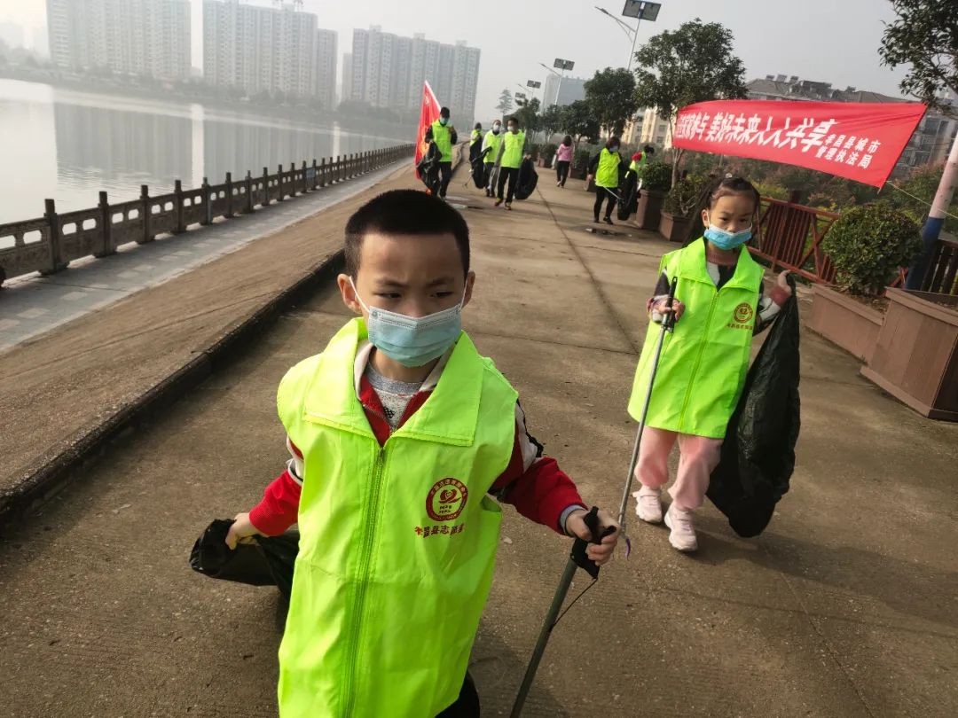 全国扶贫日|全国扶贫日，湖北孝昌花园广场出现一群绿衣使者，他们为何而来