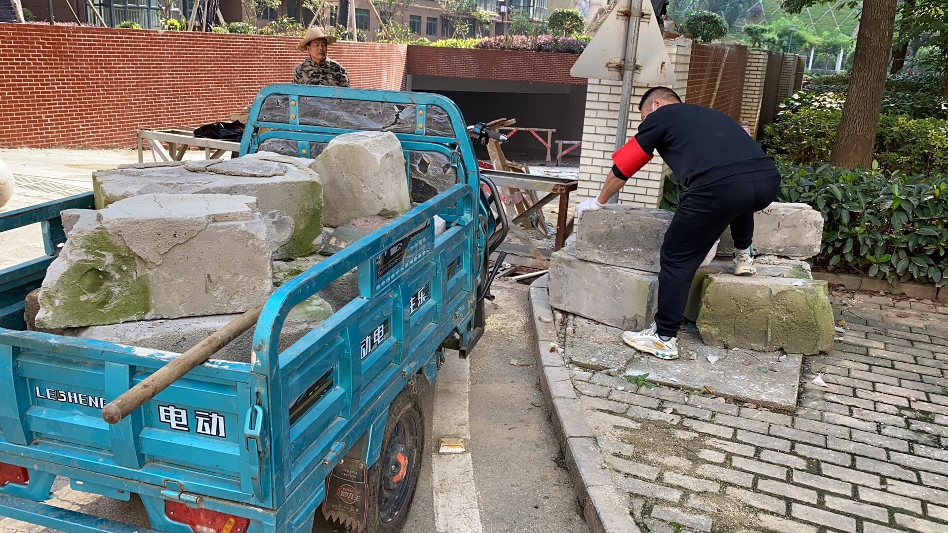 湖北黄石八泉街道青龙阁社区：创建文明城市我们一直在行动|湖北黄石八泉街道青龙阁社区：创建文明城市我们一直在行动