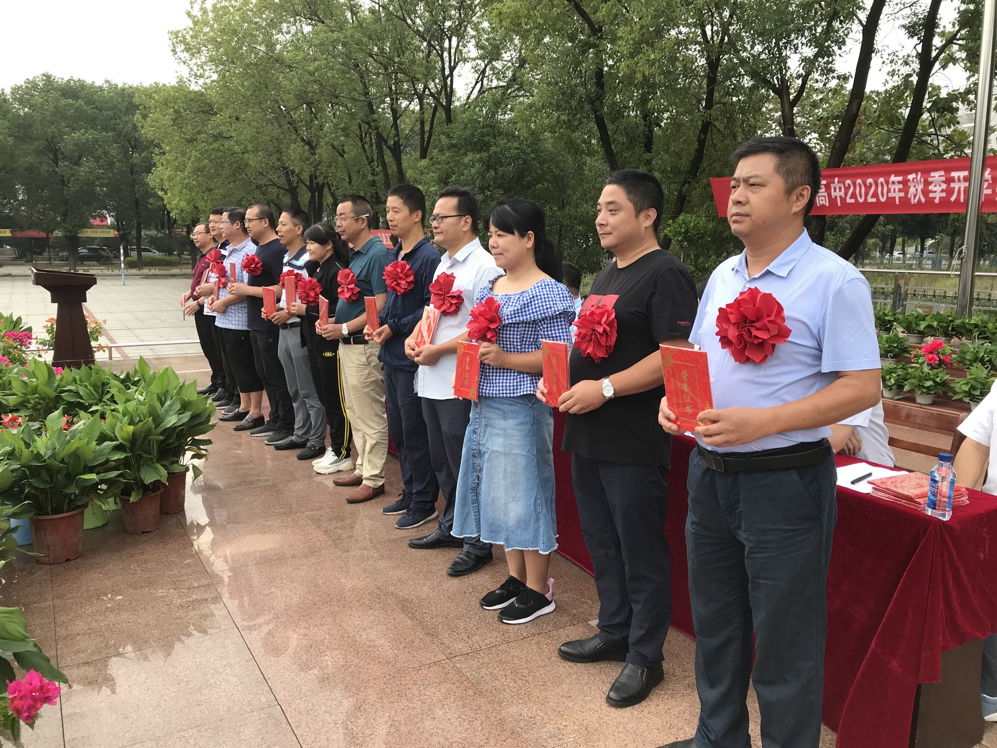 荆楚|思政课上，“荆楚楷模”魏剑英勉励学生：人生每天都是新起点