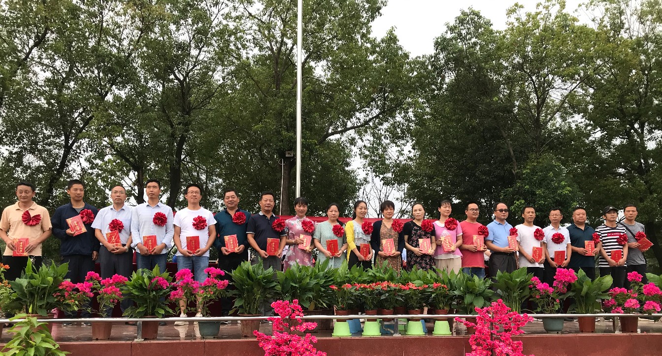 荆楚|思政课上，“荆楚楷模”魏剑英勉励学生：人生每天都是新起点