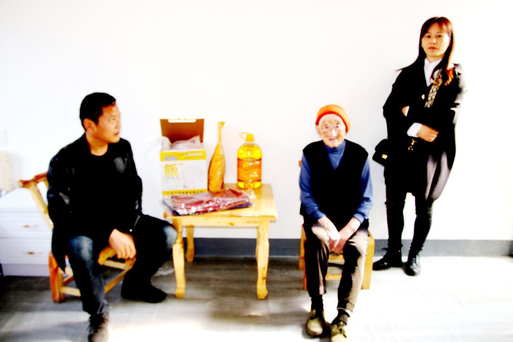 湖北孝昌县花园镇桥南社区五保户喜迁新居|湖北孝昌县花园镇桥南社区五保户喜迁新居