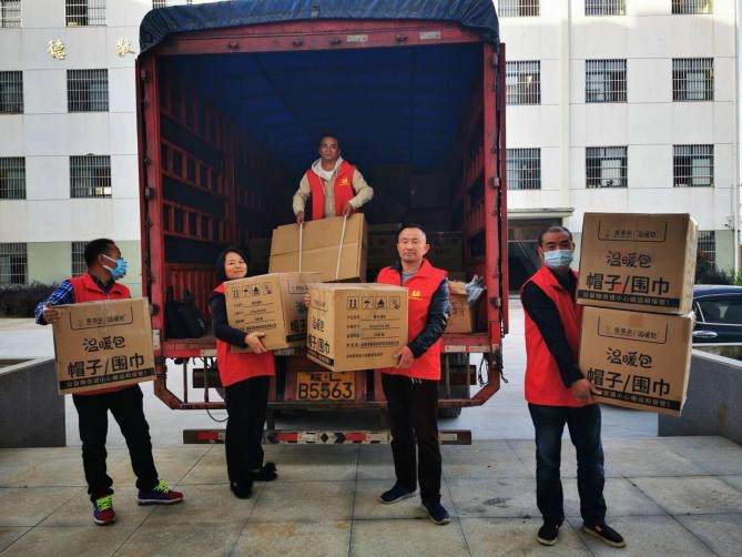 “壹基金儿童温暖包”：昨天|“壹基金儿童温暖包”：昨天，一群志愿者合力做了件温暖儿童的事情