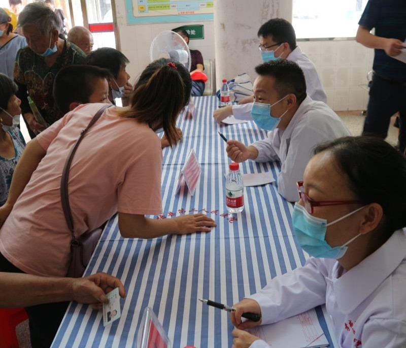 33|湖北孝感中心医院与大悟县第二医院举办联合义诊活动