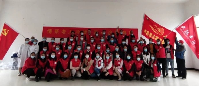 武汉孝昌商会携手孝昌县志愿者联合会开展关爱孤寡贫困老人捐赠活动|“扶贫济困你我同行”：武汉孝昌商会携手孝昌县志愿者联合会开展关爱孤寡老人活动