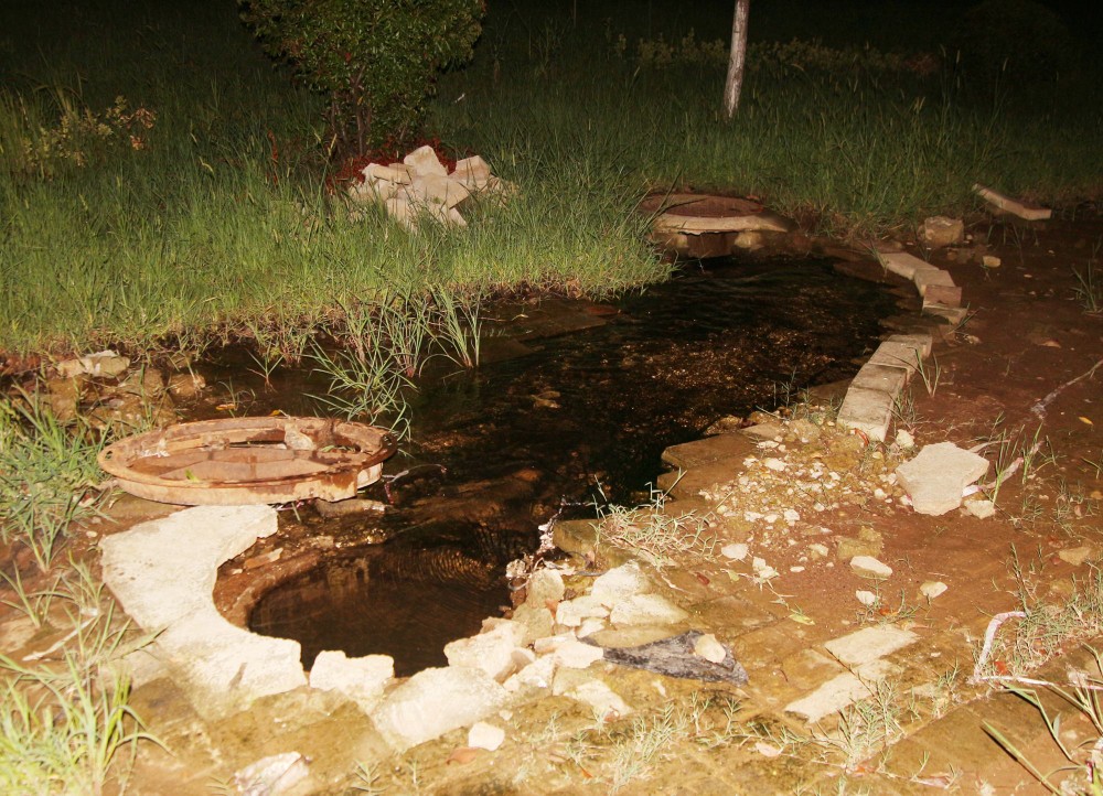 特约记者 宋俊初 通讯员 刘萍《中国纪录》新媒体 周杰 编辑报道  2020年8月12日晚|湖北孝昌开发区“涌泉”来源查明 暴雨导致池塘水满外溢所致