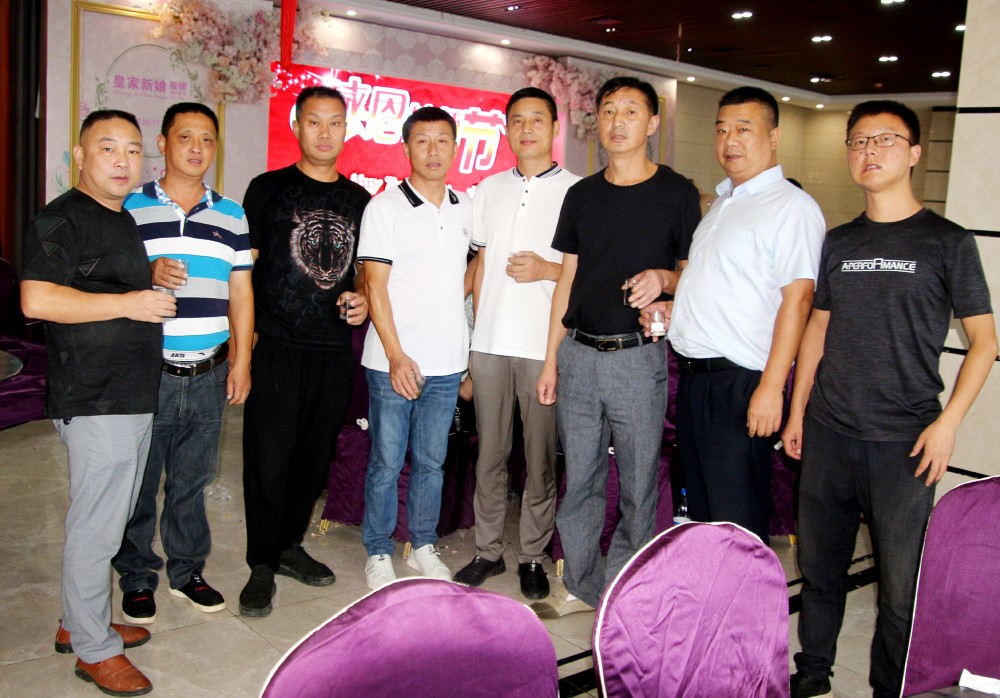 中国纪录|湖北孝昌关王社区亲切慰问社区全体在职教师离退休教师